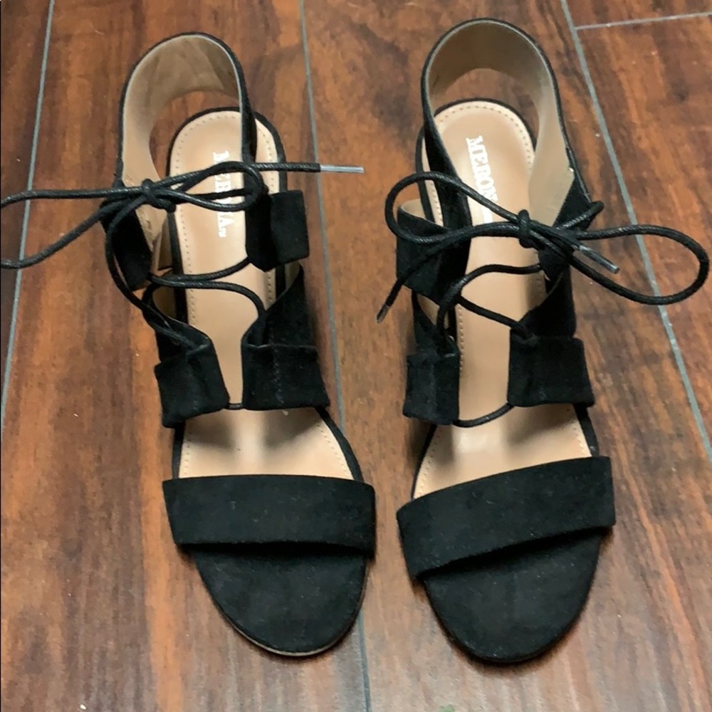 Super cute bow block heels black